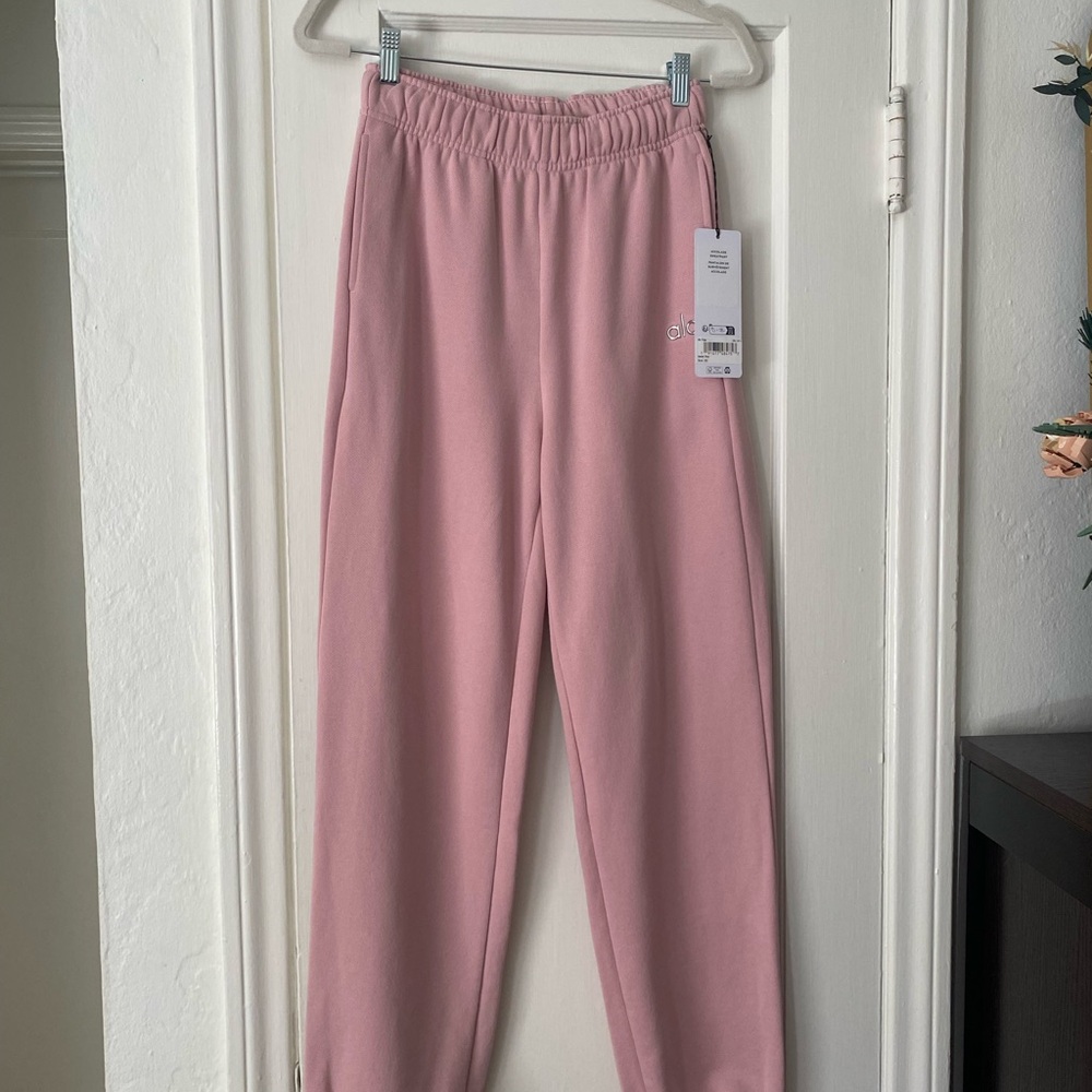 ALO Yoga Ballet Pink Accolade Sweatpants